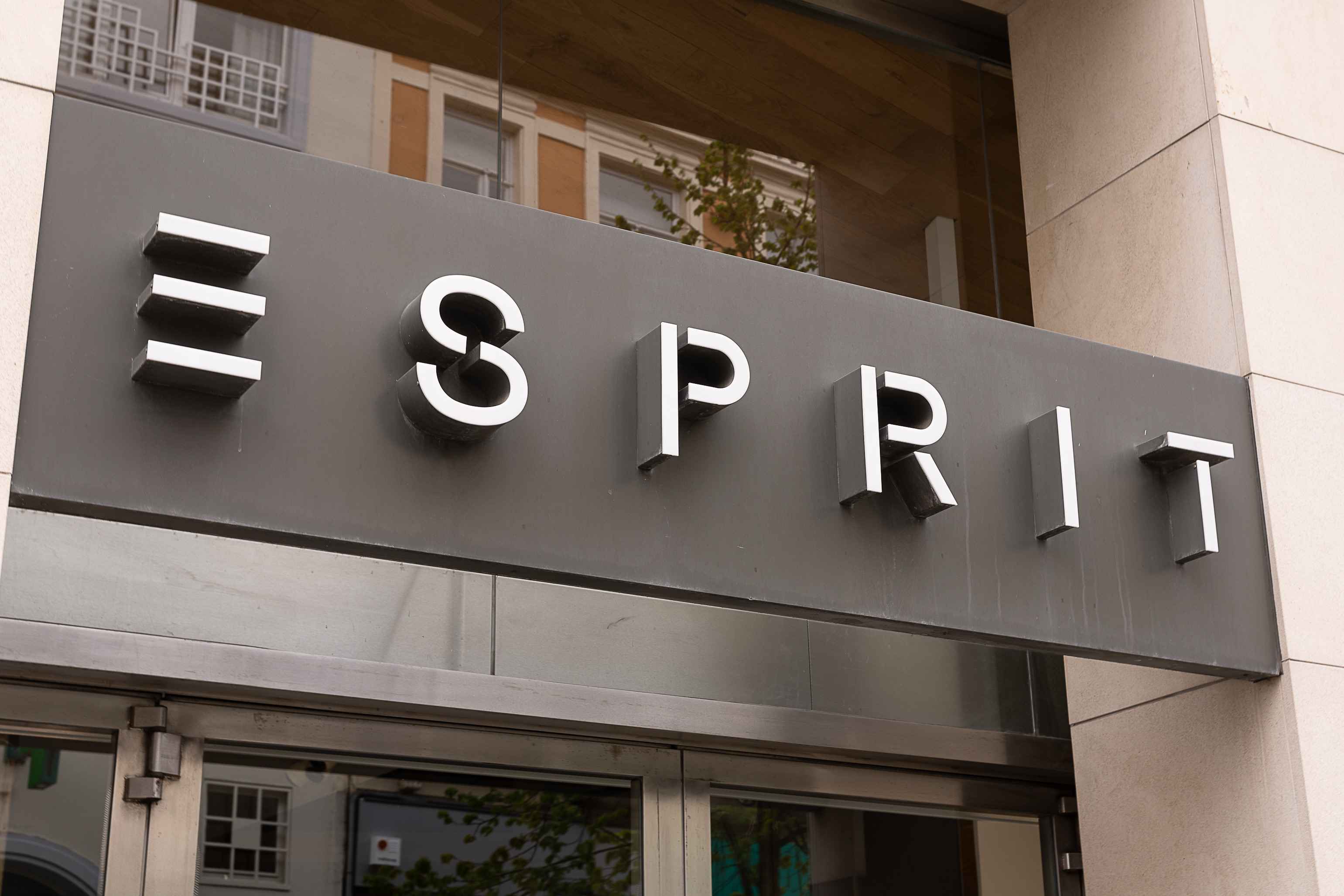 Faillite d'ESPRIT : fermeture des deux magasins en BW