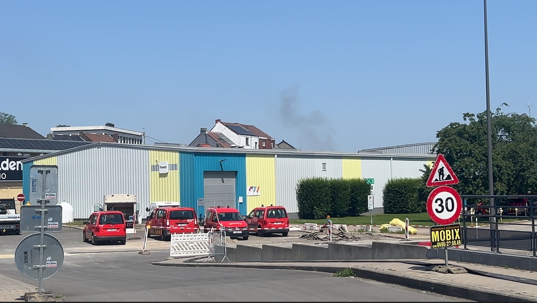 Tubize : incendie maîtrisé, mais les opérations se poursuivent sur le site sinistré