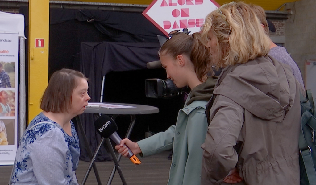 Nuria découvre TV Com grâce à Délibère-toi !