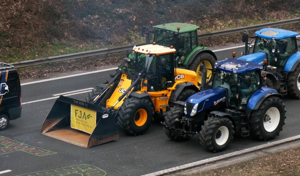 Le blocage des agriculteurs continue sur la E19 à Halle