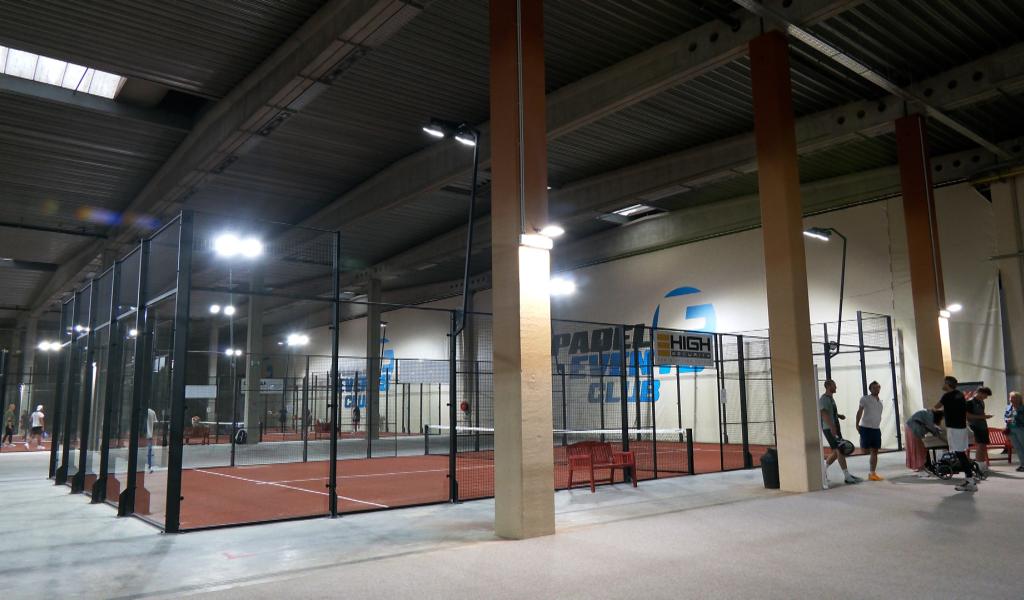 Avec 10 terrains indoor Mont-Saint-Guibert tient son nouveau club de padel