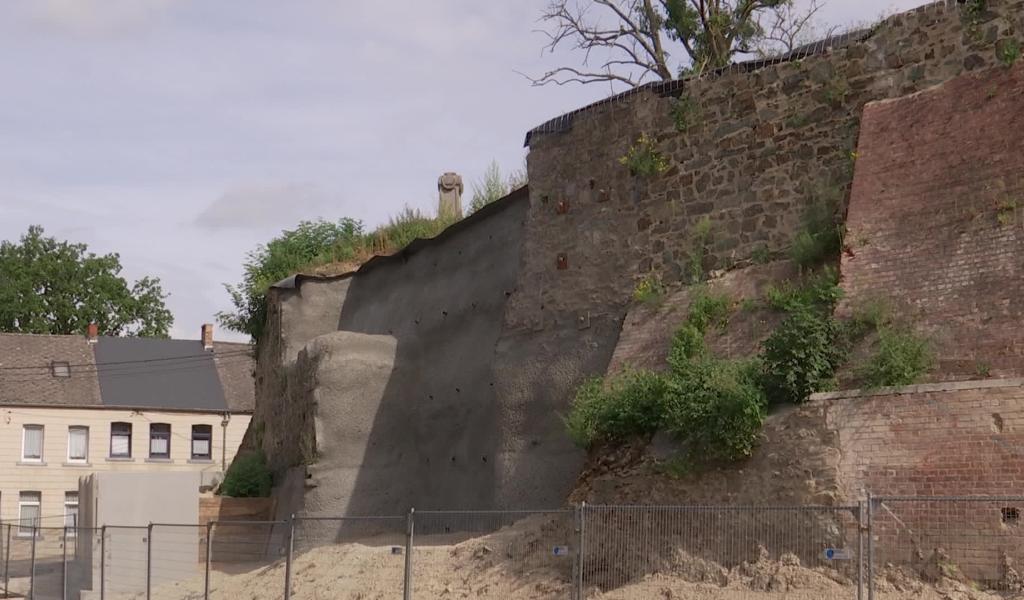 Effondrement du promontoire de l'église à Mont-Saint-Guibert : première phase terminée