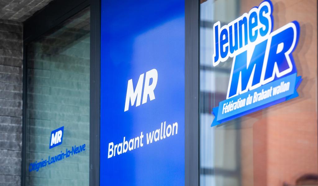 Le siège de la fédération MR du Brabant wallon recouvert d'excréments par des vandales