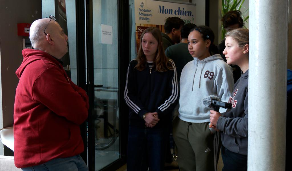 Dans les coulisses de TV Com : découverte pour les jeunes en stage de La Chaloupe