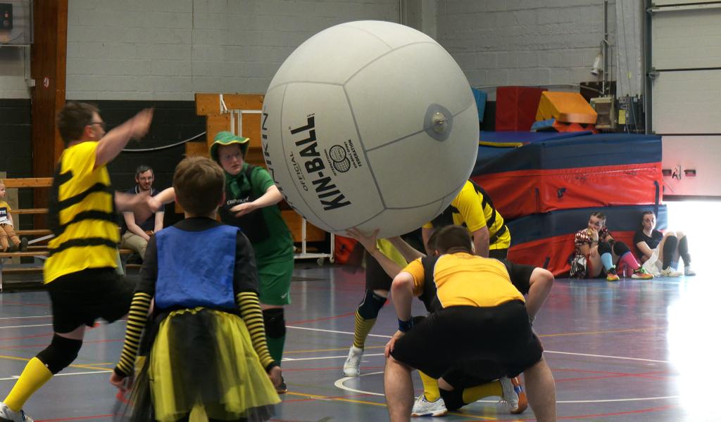 Kin-Ball : Le club de Nivelles a fêté la fin de saison lors d'un tournoi festif