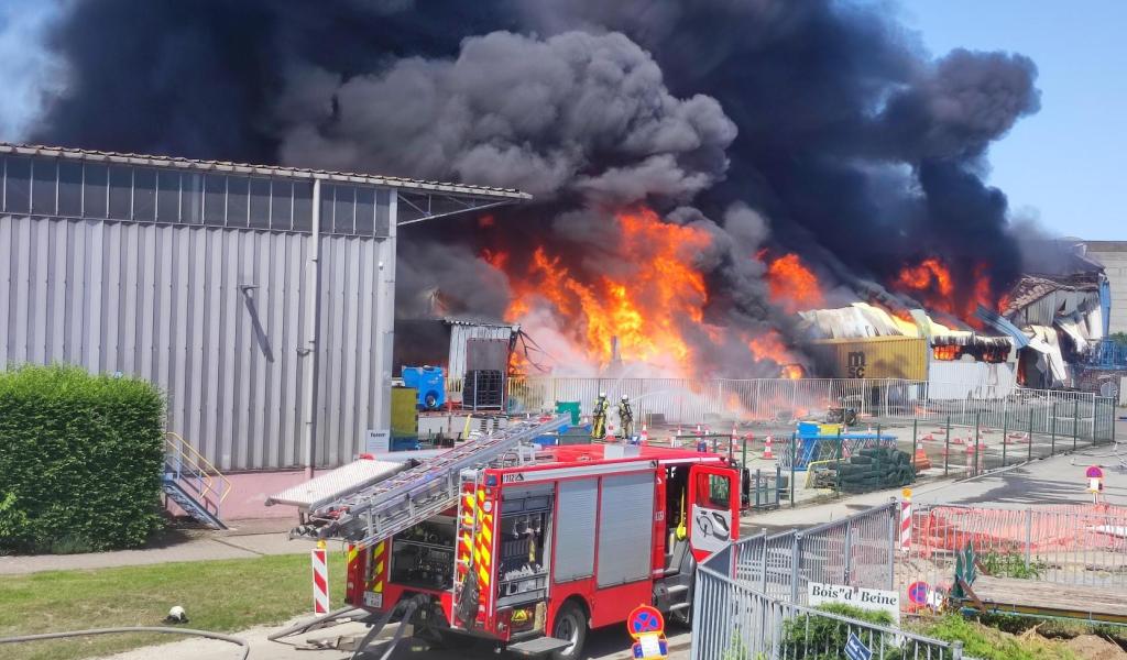 Incendie dans un entrepôt textile à Tubize : le point sur la situation