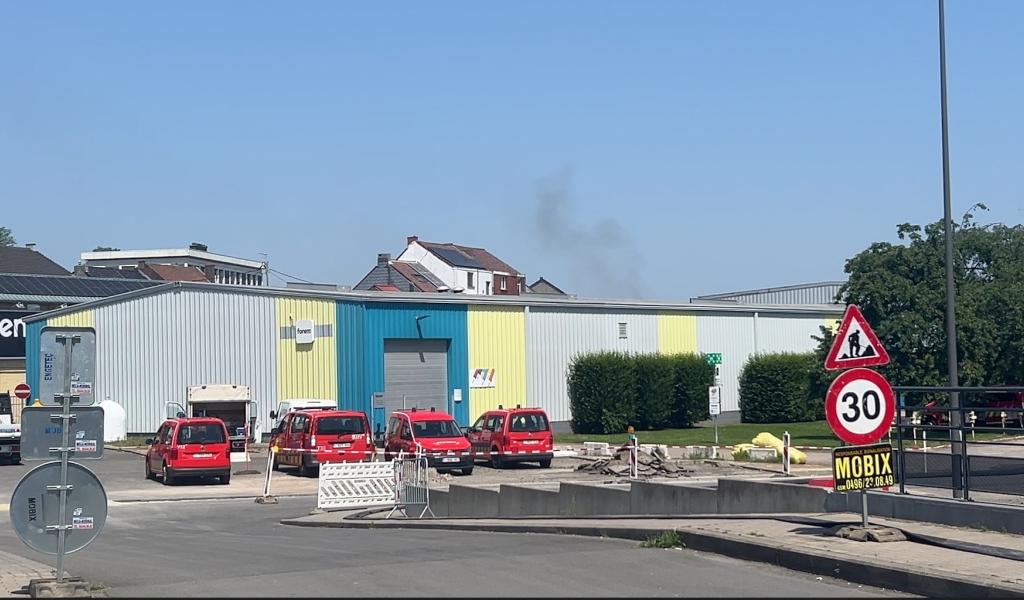 Tubize : incendie maîtrisé, mais les opérations se poursuivent sur le site sinistré