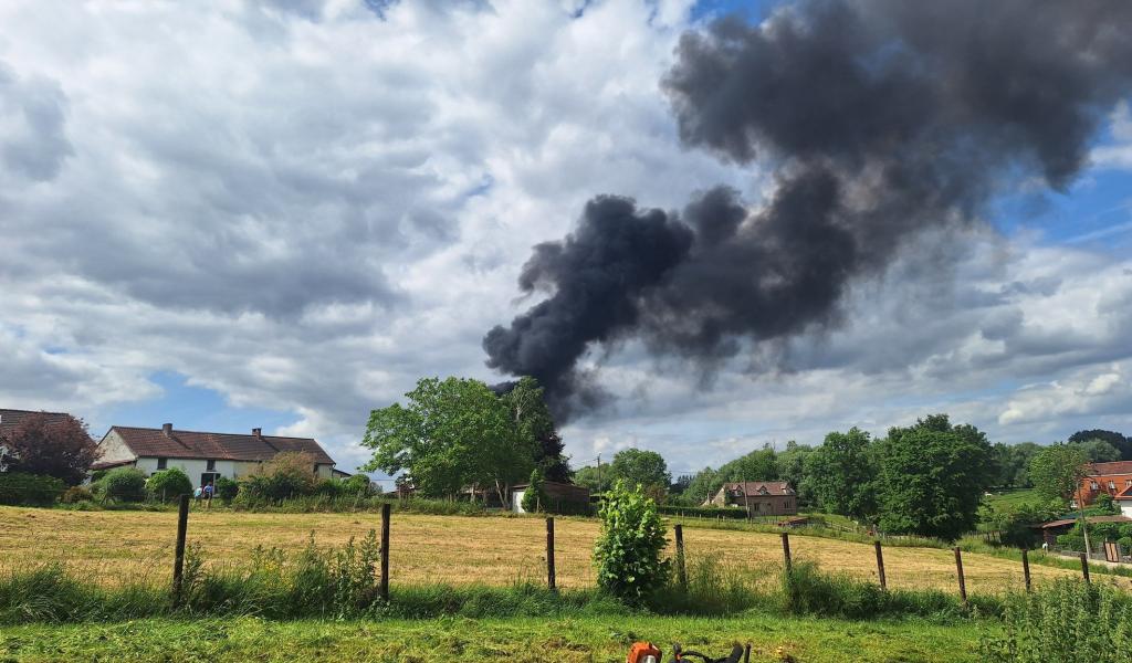 Incendie à Rebecq : cinq explosions ressenties par les habitants