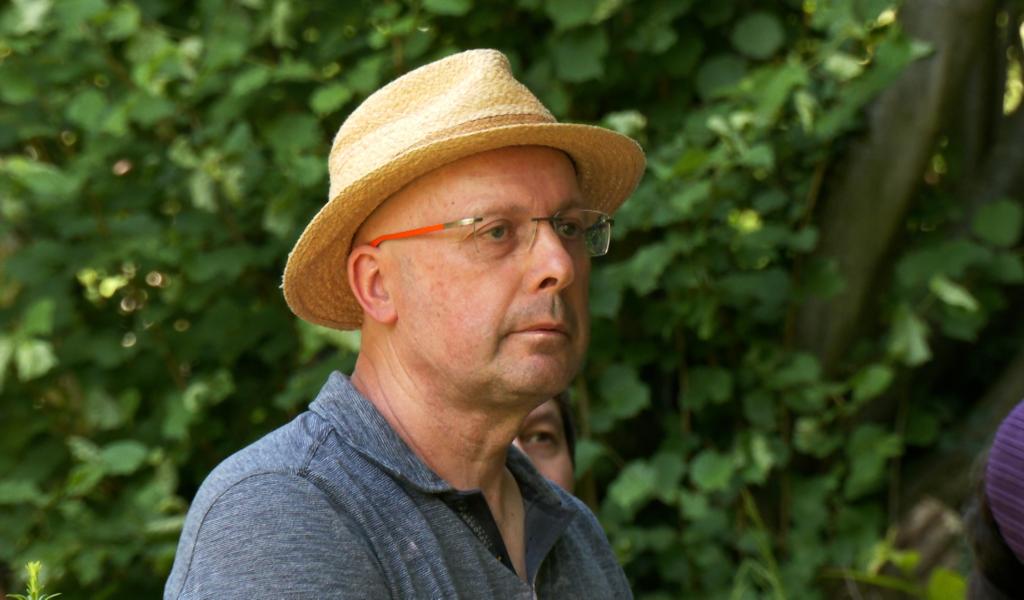 Sart-Dames-Avelines : visite du jardin de l'artiste Vincent Delpierre