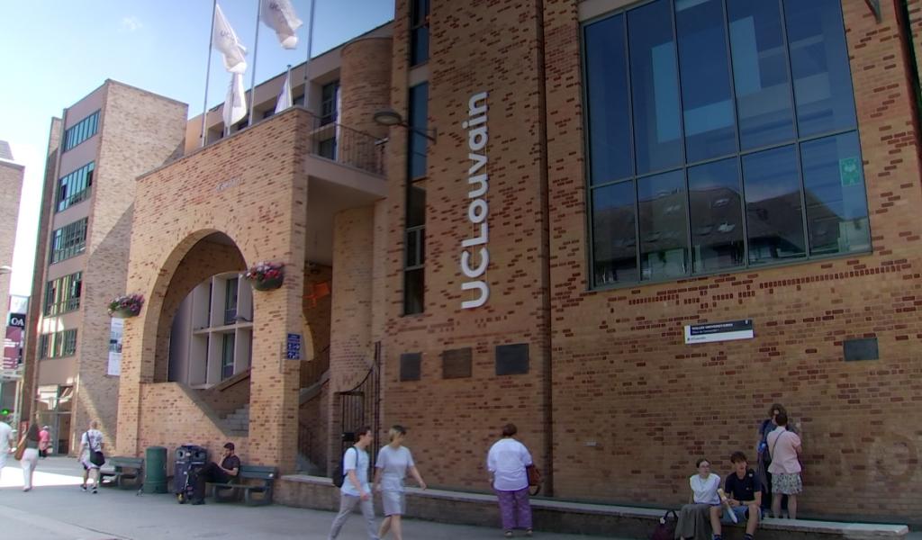 Hausse du minerval : l'UCLouvain veut soutenir ses étudiants