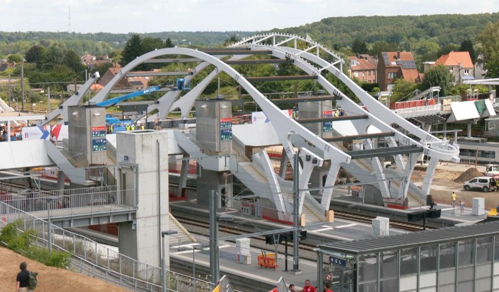 La nouvelle passerelle entre en service à la gare d’Ottignies