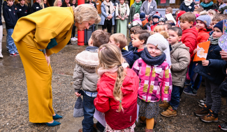 La Reine Mathilde en visite à Villers au sein du projet Mik'Ados
