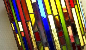 Luciverre, une collection de lampes en vitrail de Véronique Le Boulangé.