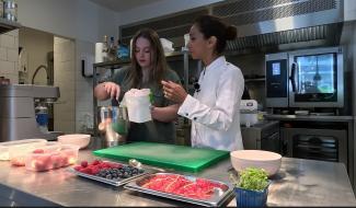 Les recettes d'été : La pavlova aux fruits rouges de Chouchou
