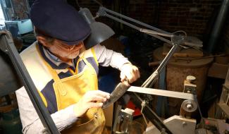 Forge Ferdinand, à la rencontre d'un artisan coutelier-rémouleur