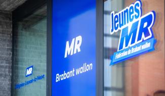 Le siège de la fédération MR du Brabant wallon recouvert d'excréments par des vandales