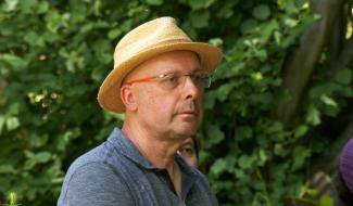 Sart-Dames-Avelines : visite du jardin de l'artiste Vincent Delpierre