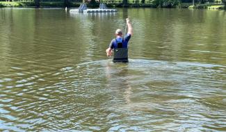 La plage de Renipont fermée jusqu'à ce que des analyses écartent la présence d'une bactérie dans l'eau