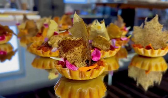 Curtis Mulpas a créé son propre concept : Art & Gastronomy