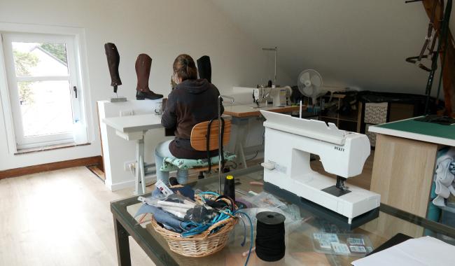 Création de mini-chaps sur mesure à Court-Saint-Etienne