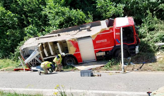 Un camion de pompier accidenté sur la N25 à Grez-Doiceau