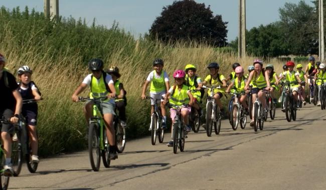 330 enfants à vélo avec Les Débrouillards pour les jours blancs