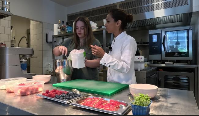 Les recettes d'été : La pavlova aux fruits rouges de Chouchou