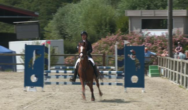 Équitation : concours d'initiation de jumping aux Écuries de Maret