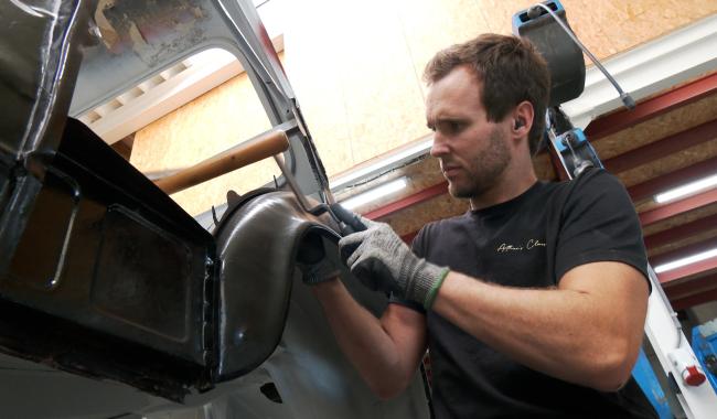 Arthur Lenoir, l'artisan qui ressuscite les classiques de l’auto