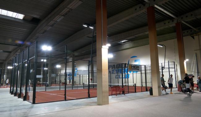 Avec 10 terrains indoor Mont-Saint-Guibert tient son nouveau club de padel