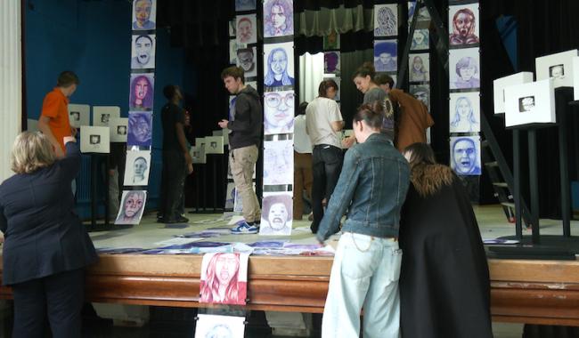 Exposition : Les artistes de Court-Saint-Etienne rencontrent les talents de demain