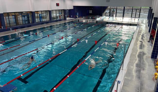 Nouvelle piscine de Jodoigne : les premiers nageurs ont pu tester le bassin