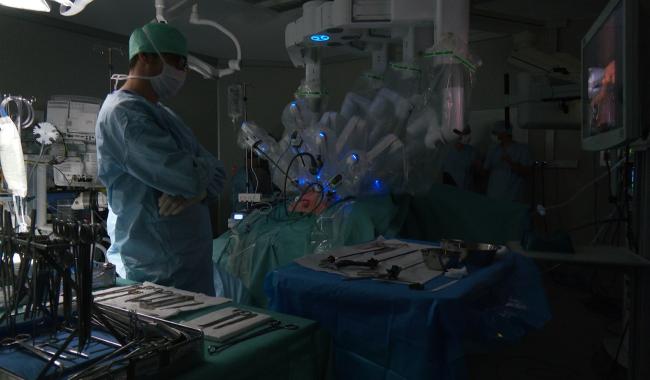 Ottignies : la Clinique Saint-Pierre s’équipe d’un robot pour aider ses chirurgiens