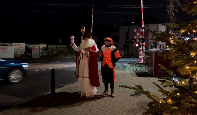 Court-Saint-Etienne : saint Nicolas sensibilise les automobilistes au passage à niveau