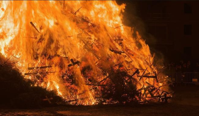 À Braine-l'Alleud, le feu de sapins démarre l'année sur de bonnes braises