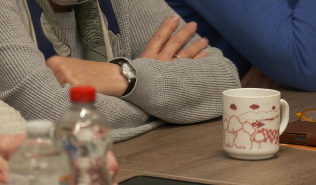 Au cœur d'une réunion des AA : quand introspection et bienveillance soignent l'alcoolisme