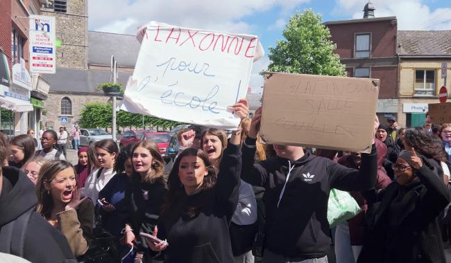 Tubize : Élèves et enseignants s'unissent contre le décret programme