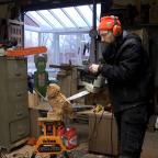 David Verlinden sculpte le bois à la force de la tronçonneuse