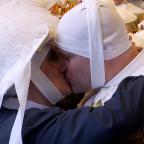 Un Gille et une Paysanne se disent "oui" pendant le carnaval de Nivelles