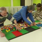 Nivelles: construction d'une rampe d'accès PMR en LEGO