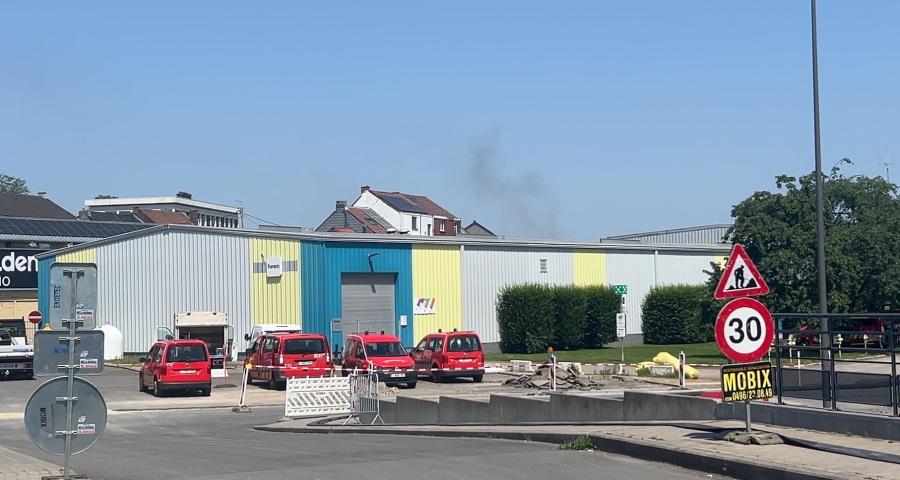Tubize : incendie maîtrisé, mais les opérations se poursuivent sur le site sinistré