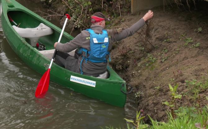 Nettoyage de la Dyle en kayak : il y a toujours de quoi faire