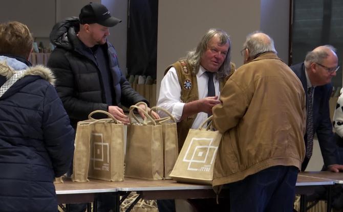 Distribution de colis de Noël aux aînés à Ittre !