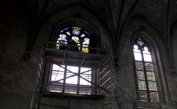 Rebecq : les vitraux de la chapelle des Augustines ont retrouvé leur éclat