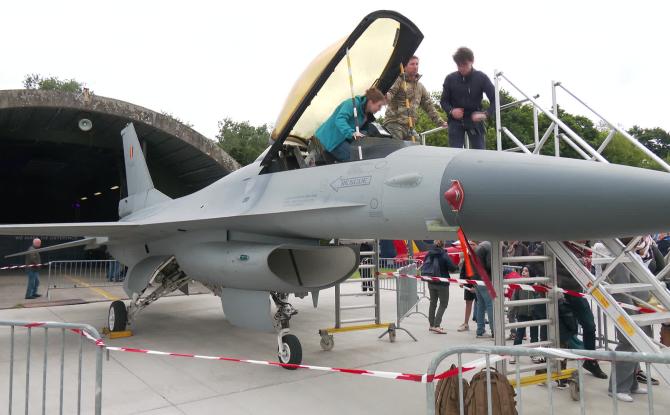 Beauvechain : des milliers de visiteurs aux portes ouvertes de la base aérienne