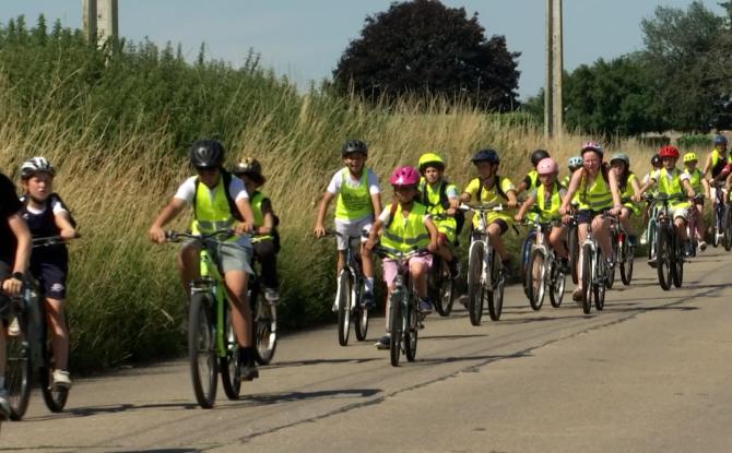 330 enfants à vélo avec Les Débrouillards pour les jours blancs