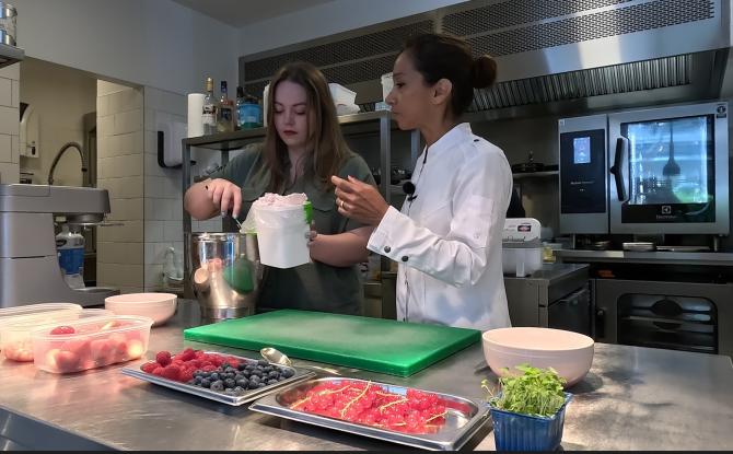 Les recettes d'été : La pavlova aux fruits rouges de Chouchou