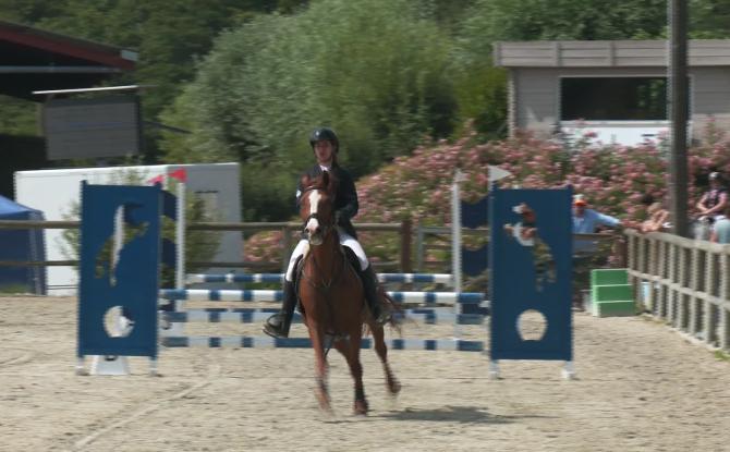 Équitation : concours d'initiation de jumping aux Écuries de Maret