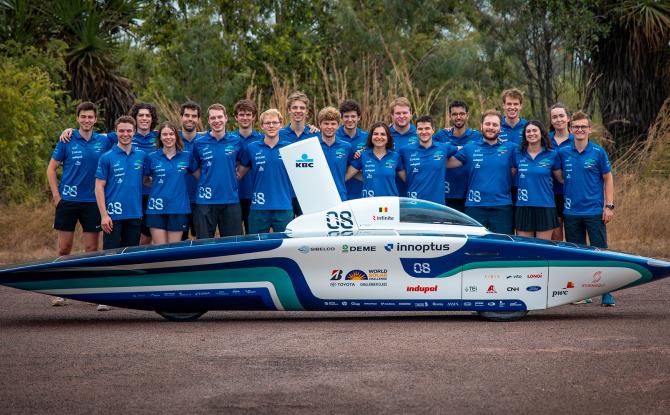 Des ingénieurs de l'UCLouvain défient l’Australie en voiture solaire