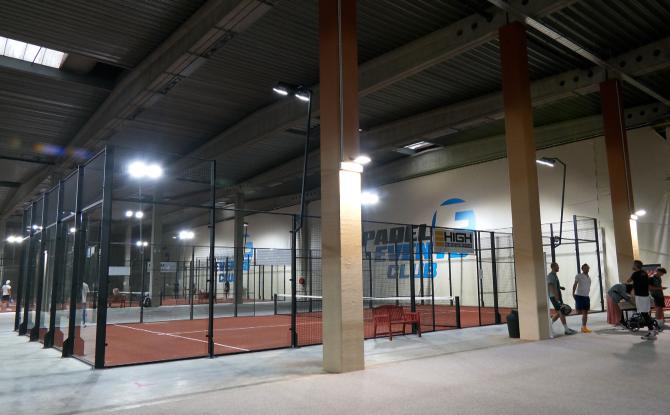 Avec 10 terrains indoor Mont-Saint-Guibert tient son nouveau club de padel